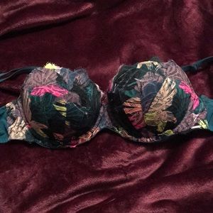 NWOT Victoria’s Secret green blue push up bra